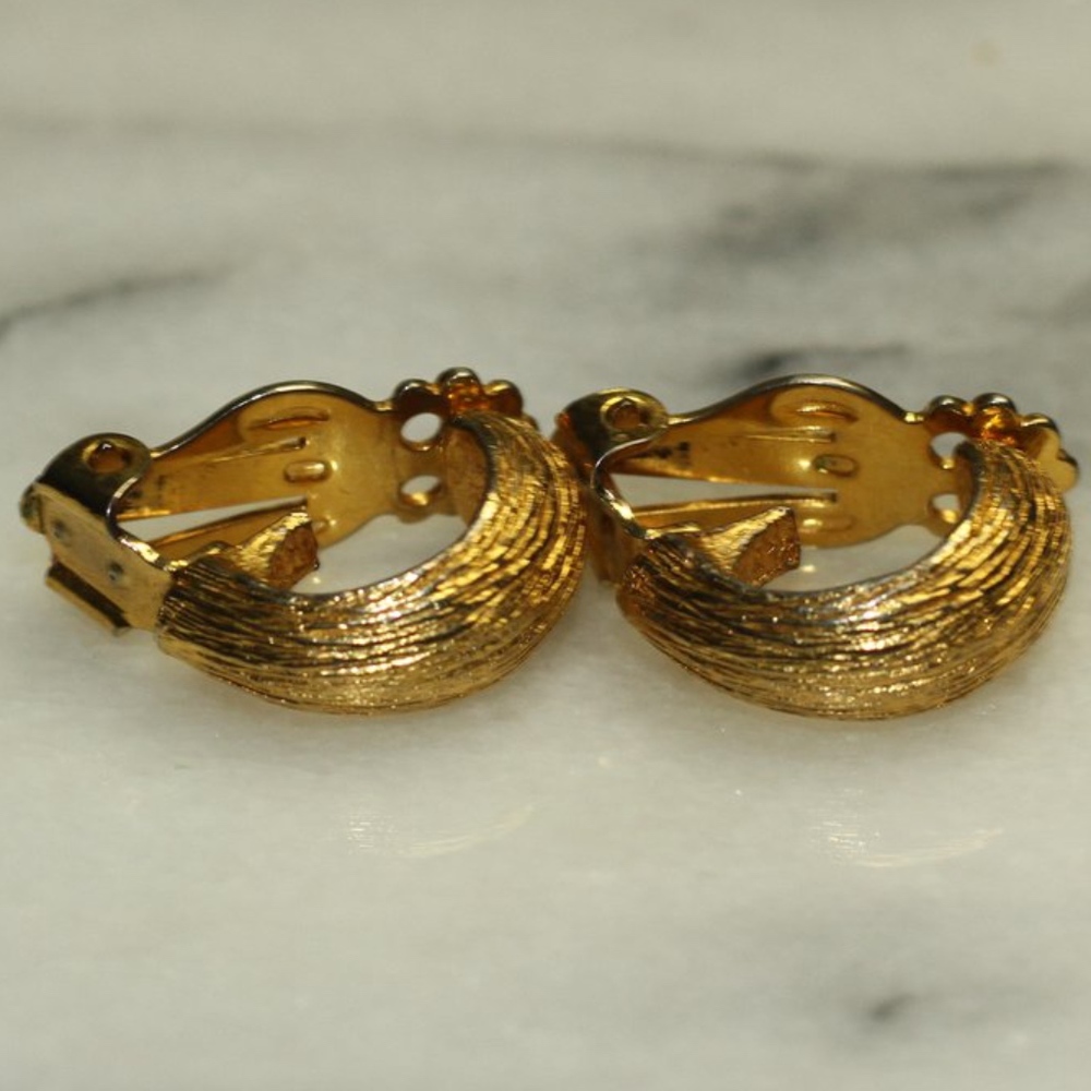 90's Small Gold Hoops